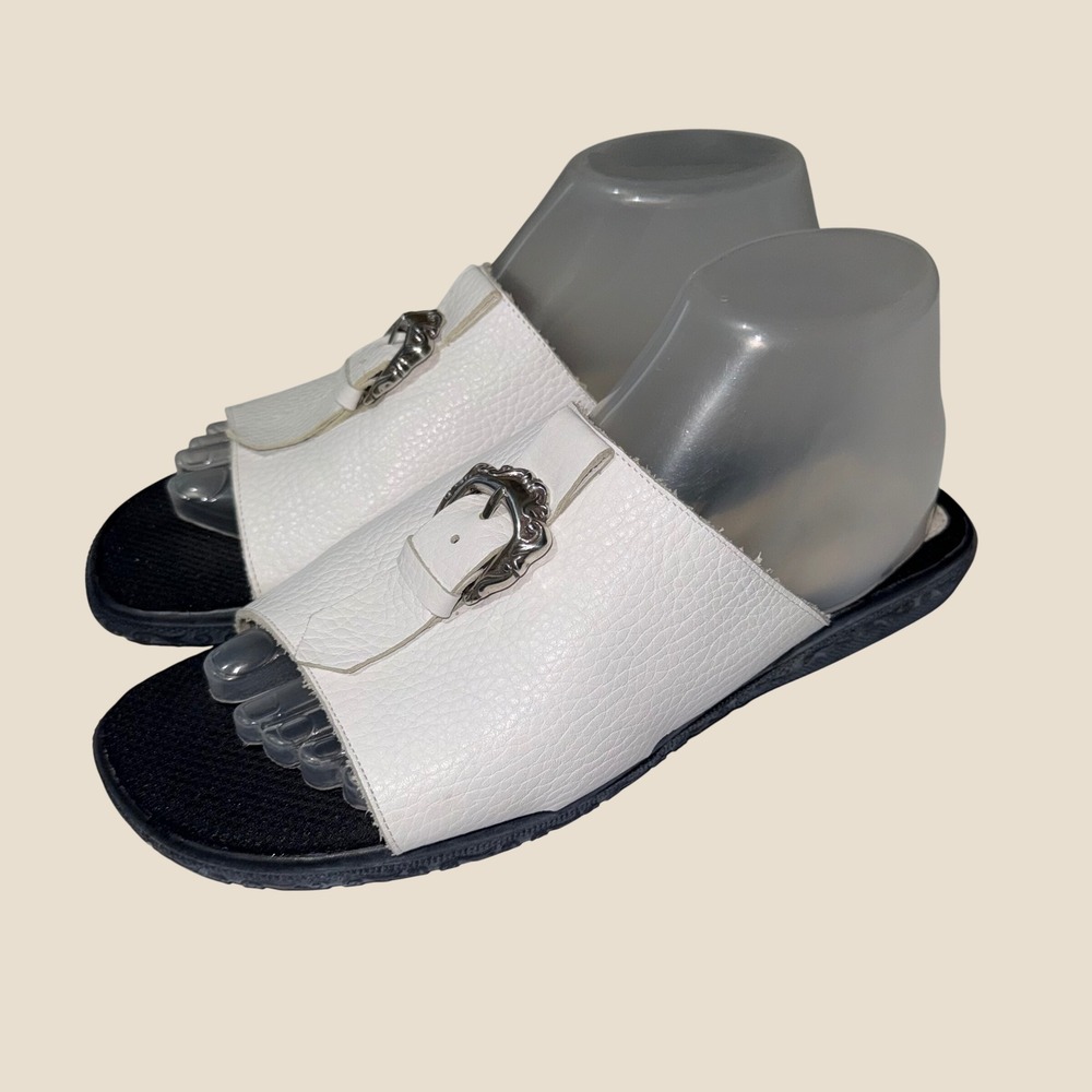Brighton Slide Sandals 8.5 White Pebbled Leather Western Buckle Italy Open Toe
